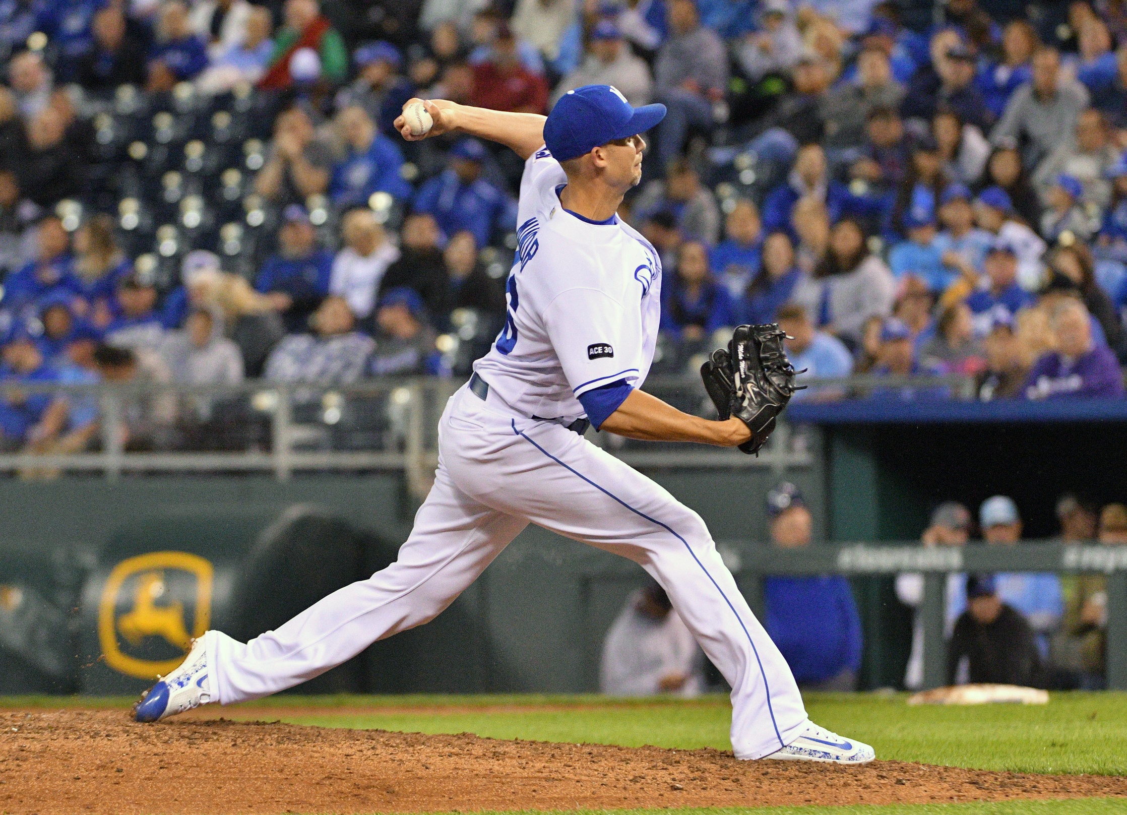 Sep 26, 2017; Kansas City, MO, USA; Kansas City Royals relief pitcher Mike Minor (26) delivers a pitch in the ninth inning against the Detroit Tigers at Kauffman Stadium. Mandatory Credit: Denny Medley-USA TODAY Sports